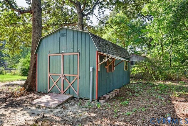 9737 Graves Rd, South Chesterfield, VA 23803