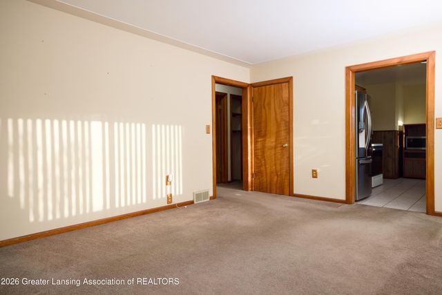 1924 Snow Road, Lansing, MI 48917