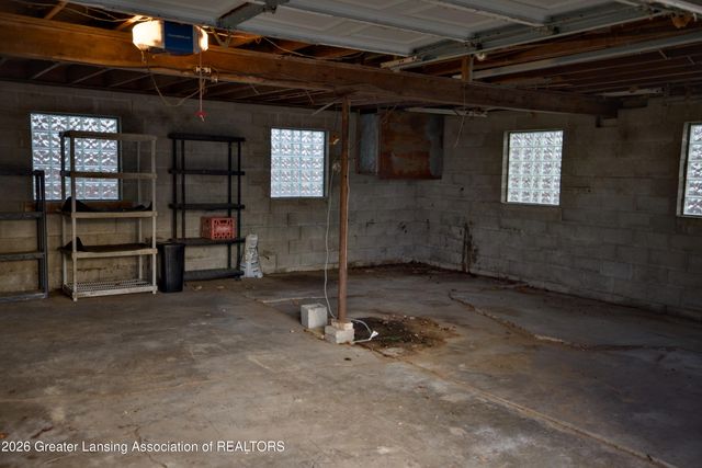 1924 Snow Road, Lansing, MI 48917