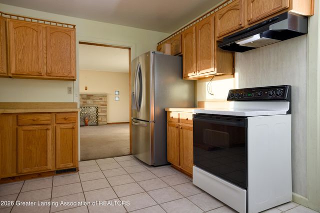 1924 Snow Road, Lansing, MI 48917