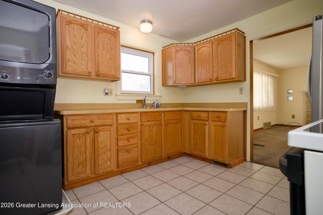 1924 Snow Road, Lansing, MI 48917