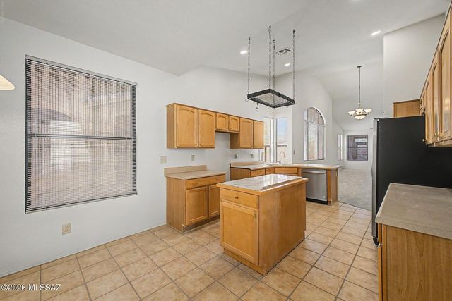 63752 E Holiday Drive, Tucson, AZ 85739