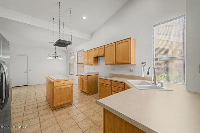 63752 E Holiday Drive, Tucson, AZ 85739