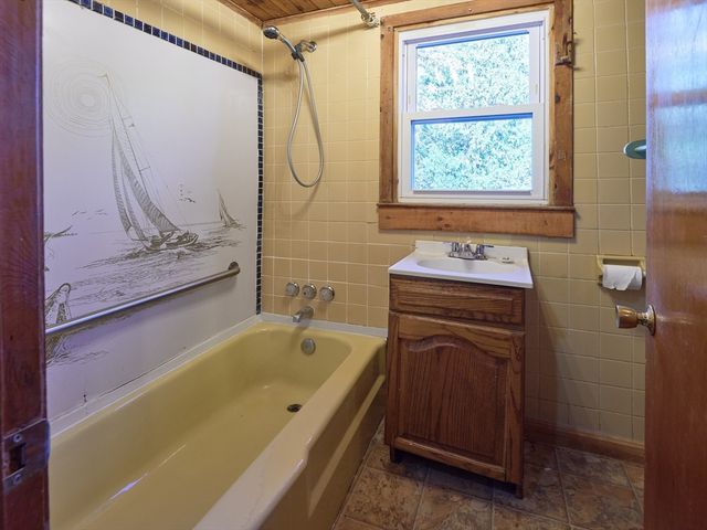 25 Stoneham Rd, Worcester, MA 01604