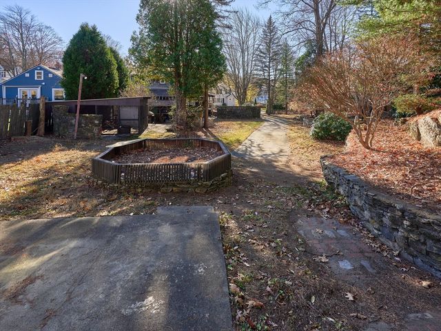 25 Stoneham Rd, Worcester, MA 01604