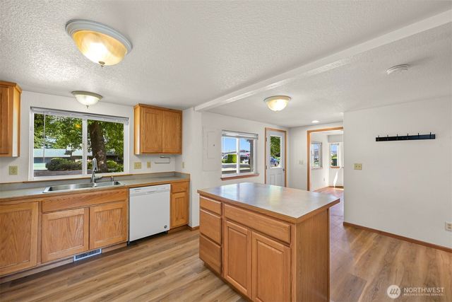 8141 Comox Road W, Blaine, WA 98230