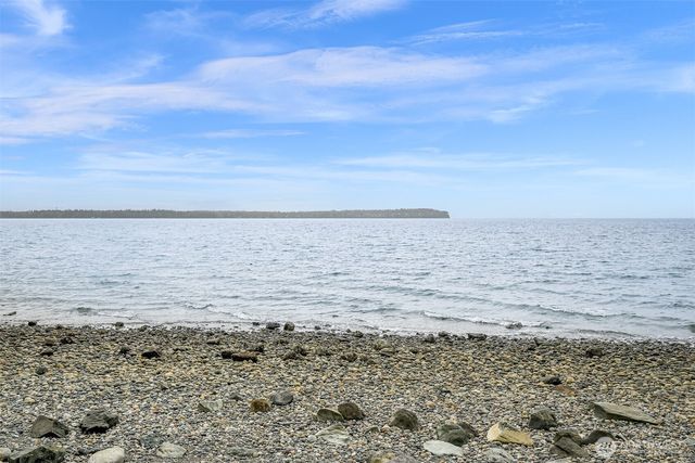 8141 Comox Road W, Blaine, WA 98230