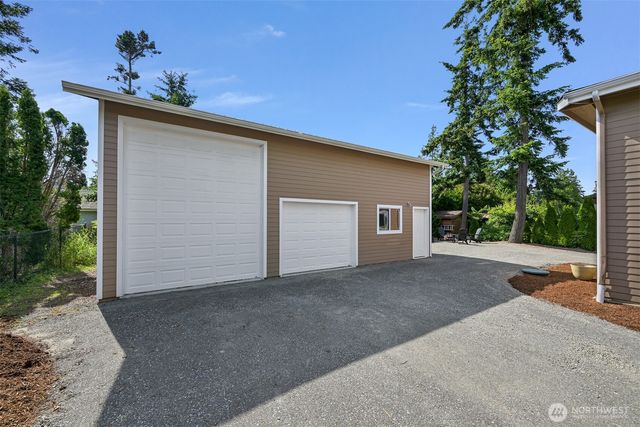 8141 Comox Road W, Blaine, WA 98230