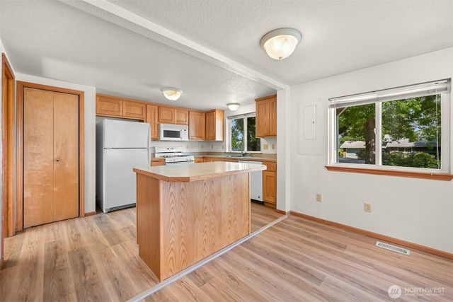 8141 Comox Road W, Blaine, WA 98230