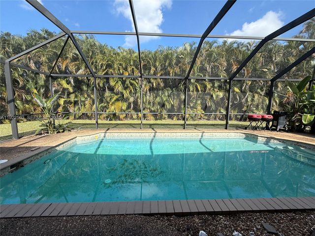 7441 SW 19th St, Plantation, FL 33317