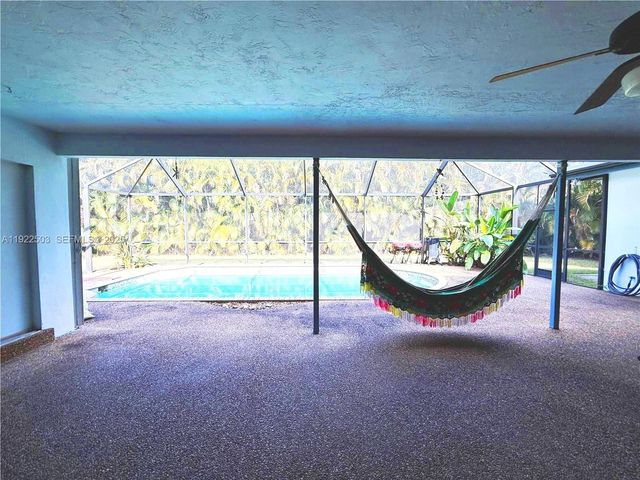 7441 SW 19th St, Plantation, FL 33317