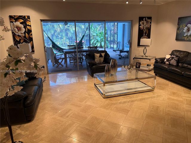 7441 SW 19th St, Plantation, FL 33317