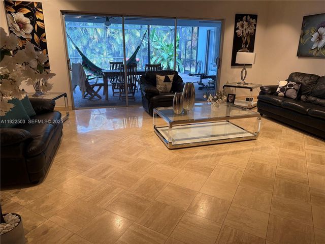 7441 SW 19th St, Plantation, FL 33317