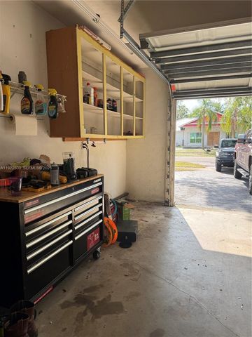 7441 SW 19th St, Plantation, FL 33317