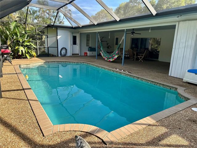 7441 SW 19th St, Plantation, FL 33317