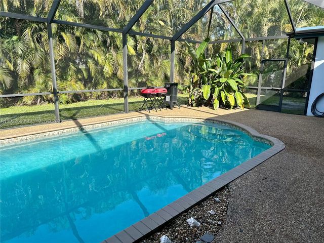 7441 SW 19th St, Plantation, FL 33317