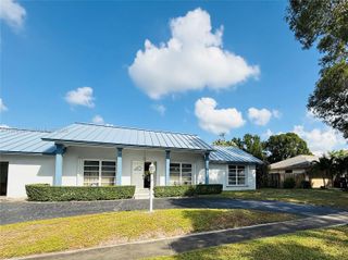 7441 SW 19th St, Plantation, FL 33317