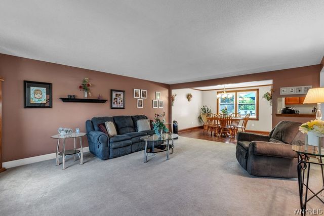 2 Birchwood Cmn., Lancaster, NY 14086