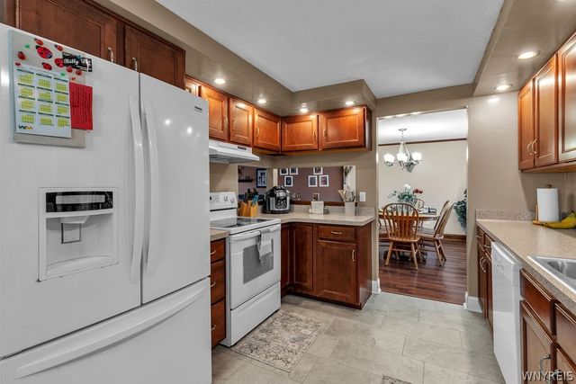 2 Birchwood Cmn., Lancaster, NY 14086