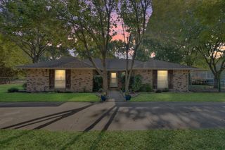 111 Oak Creek Lane, Ovilla, TX 75154