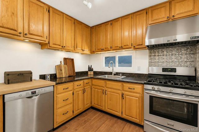 29 Edgewater Avenue, Bayport, NY 11705
