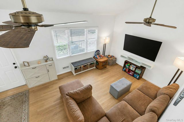 29 Edgewater Avenue, Bayport, NY 11705