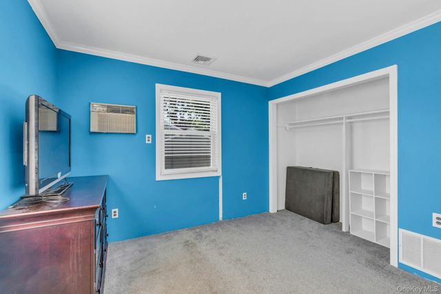 29 Edgewater Avenue, Bayport, NY 11705