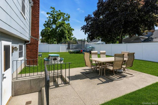 29 Edgewater Avenue, Bayport, NY 11705