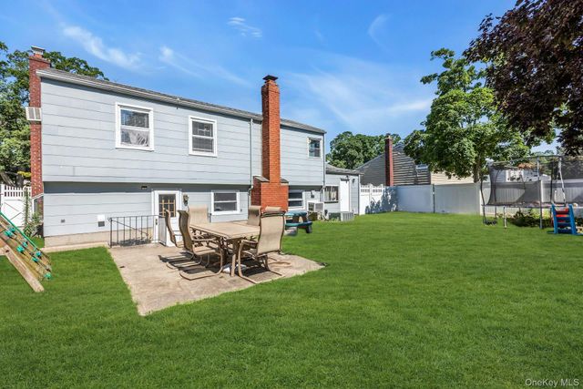 29 Edgewater Avenue, Bayport, NY 11705