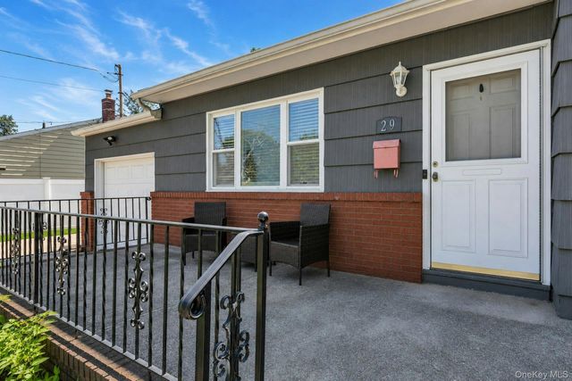 29 Edgewater Avenue, Bayport, NY 11705