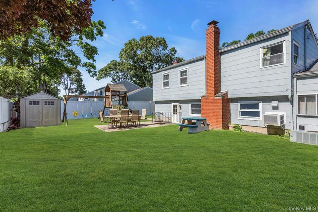 29 Edgewater Avenue, Bayport, NY 11705