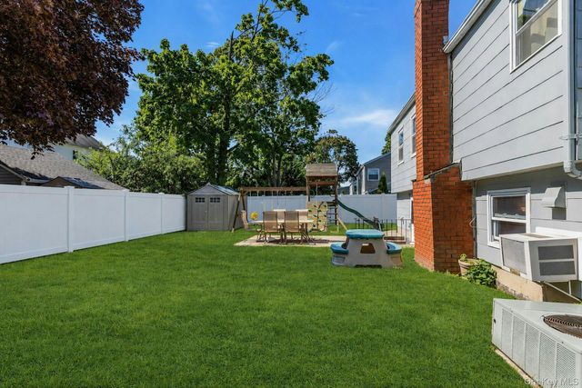 29 Edgewater Avenue, Bayport, NY 11705