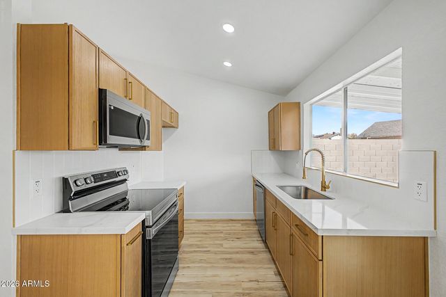 3033 W TONOPAH Drive, Phoenix, AZ 85027
