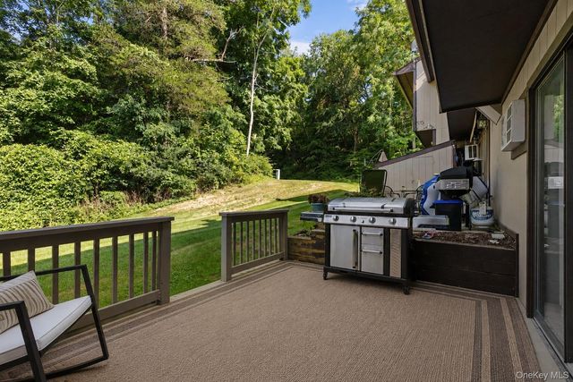 1105 Chelsea Cove S, Hopewell Junction, NY 12533
