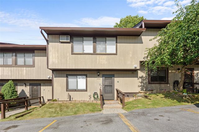 1105 Chelsea Cove S, Hopewell Junction, NY 12533