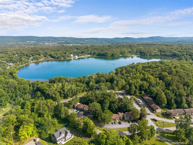 1105 Chelsea Cove S, Hopewell Junction, NY 12533