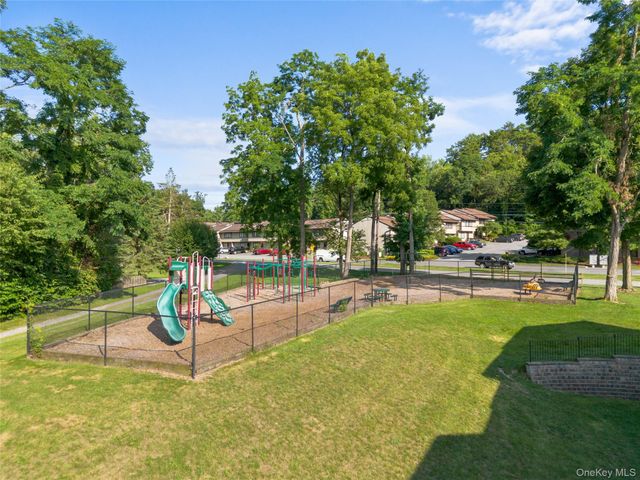 1105 Chelsea Cove S, Hopewell Junction, NY 12533