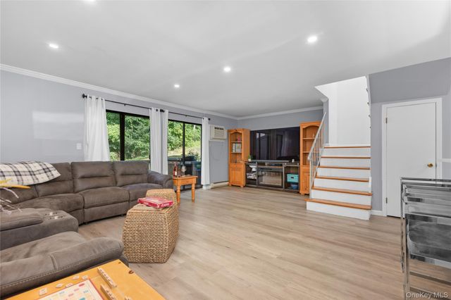 1105 Chelsea Cove S, Hopewell Junction, NY 12533