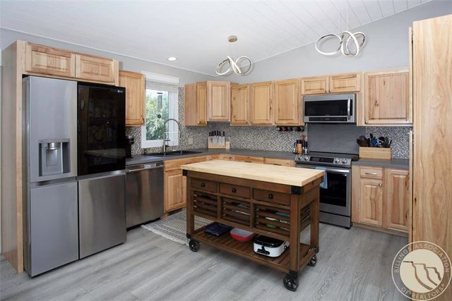 3203 40th Street West, Billings, MT 59106