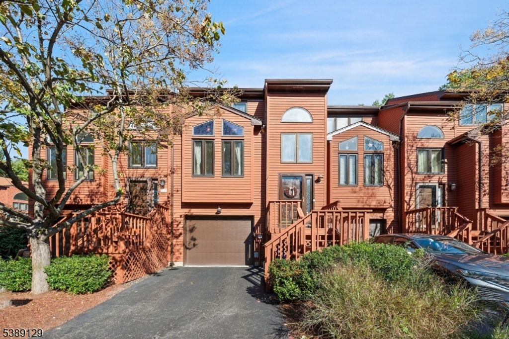 16 Sherry Ln, Saddle Brook Twp., NJ 07663