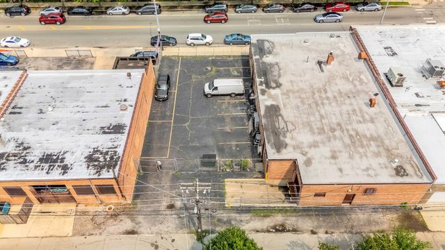 4511 W BELMONT Avenue, Chicago, IL 60641