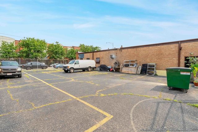 4511 W BELMONT Avenue, Chicago, IL 60641