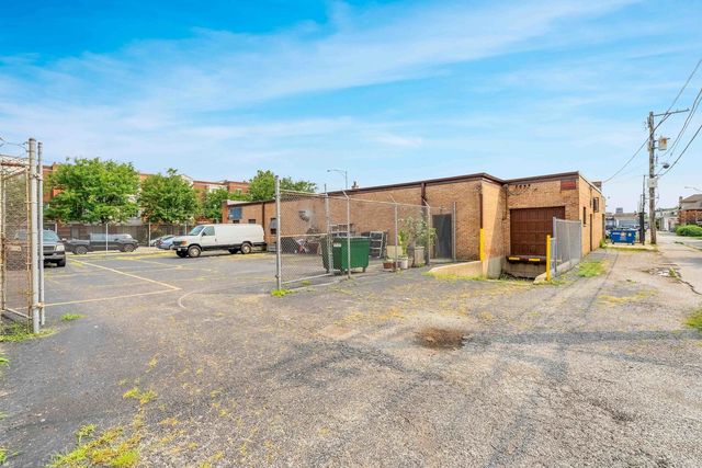 4511 W BELMONT Avenue, Chicago, IL 60641
