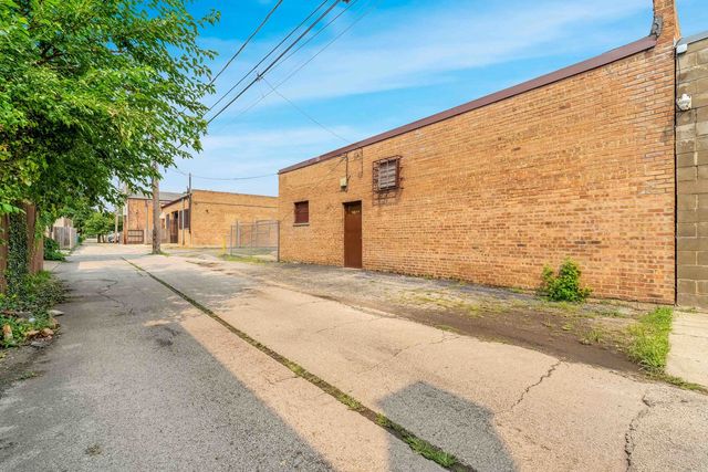 4511 W BELMONT Avenue, Chicago, IL 60641