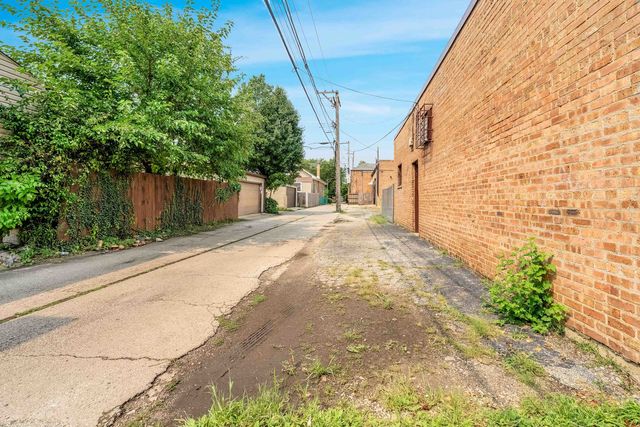 4511 W BELMONT Avenue, Chicago, IL 60641