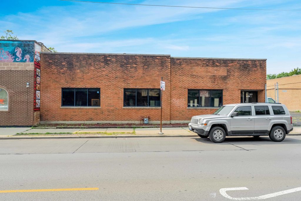 4511 W BELMONT Avenue, Chicago, IL 60641