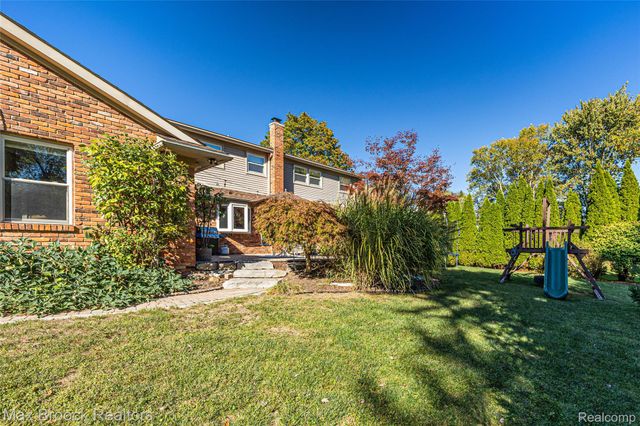 5605 Woodwind Drive, Bloomfield Hills, MI 48301