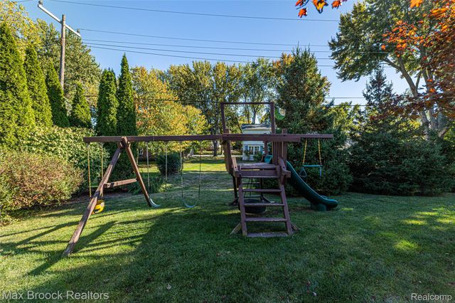 5605 Woodwind Drive, Bloomfield Hills, MI 48301