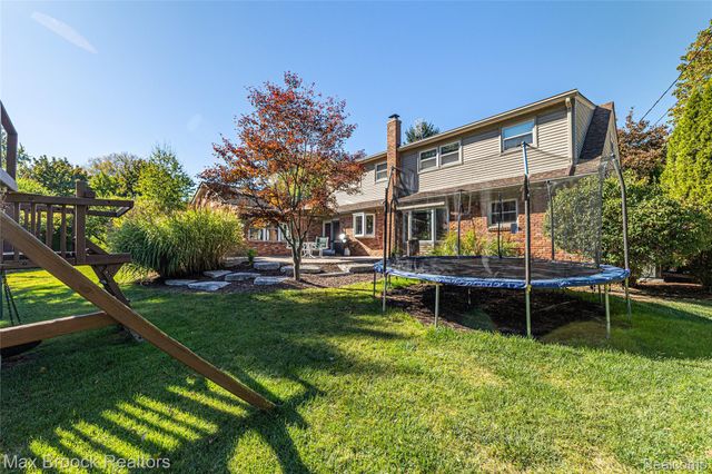 5605 Woodwind Drive, Bloomfield Hills, MI 48301