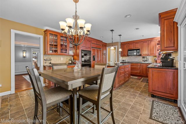 5605 Woodwind Drive, Bloomfield Hills, MI 48301